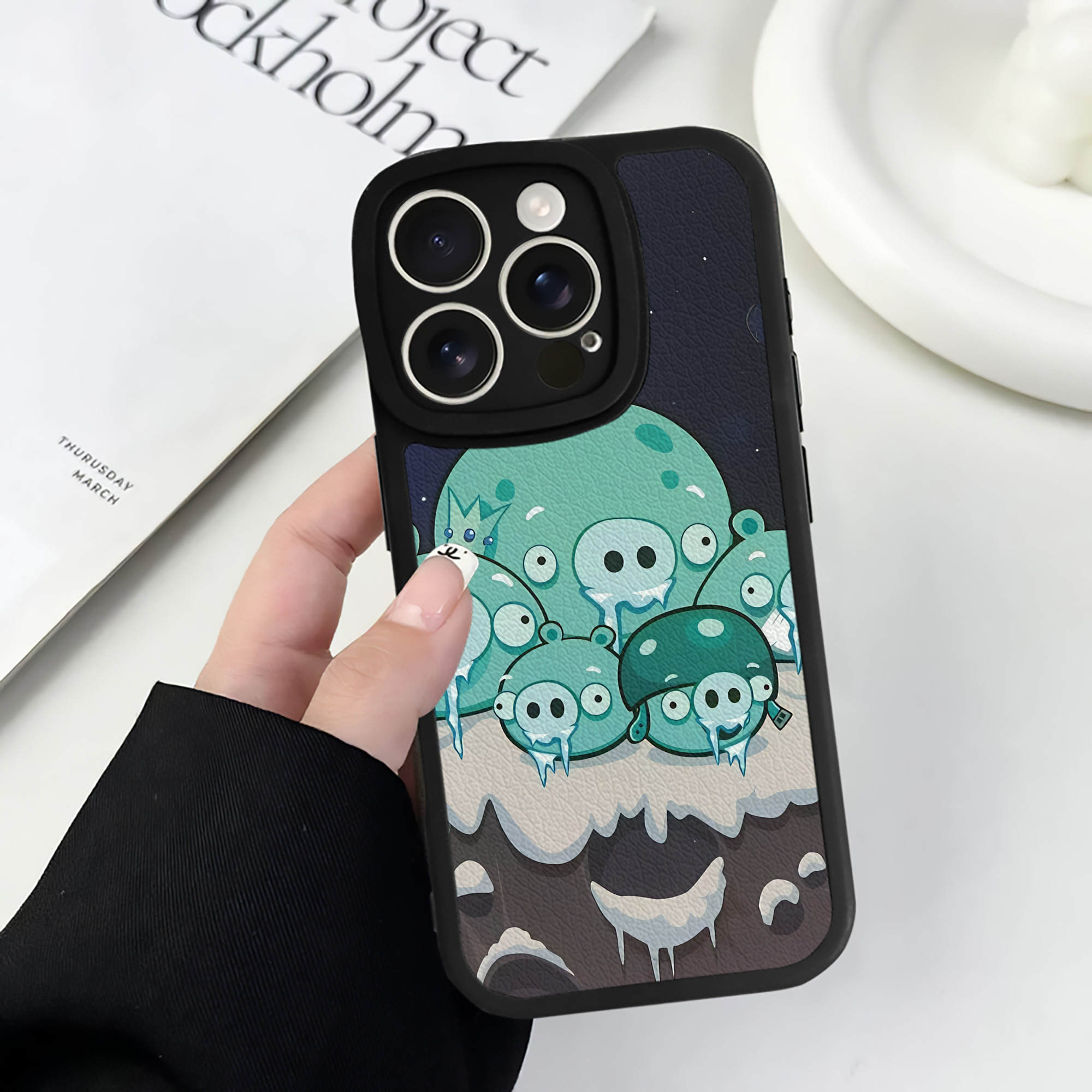 （画像用） Angry Birds アングリーバード 【iPhone 16シリーズ対応】シリコンスマホケース（レザー調） 材質：シリコン